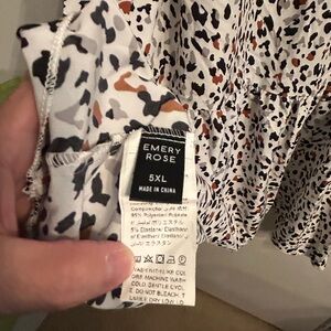 Emery Rose Dress size 5xl fits like a 2Xl